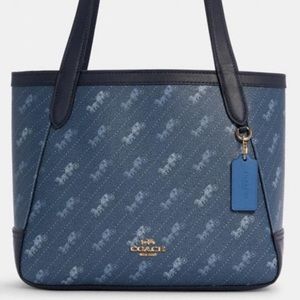 Horse And Carriage Tote 27 With Horse And Carriage
